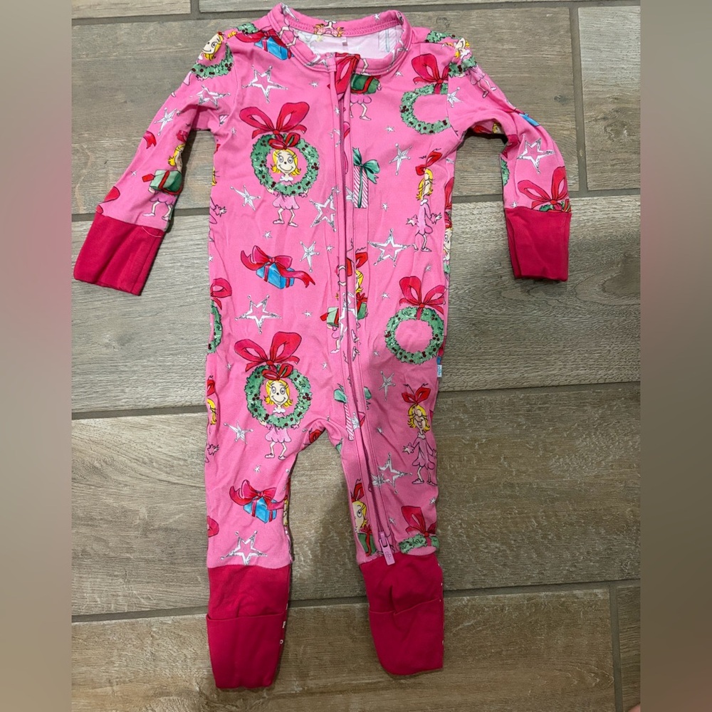 posh peanut Dr. Seuss grinch Pink Footed Kids One-Piece Pajama 0-3 month